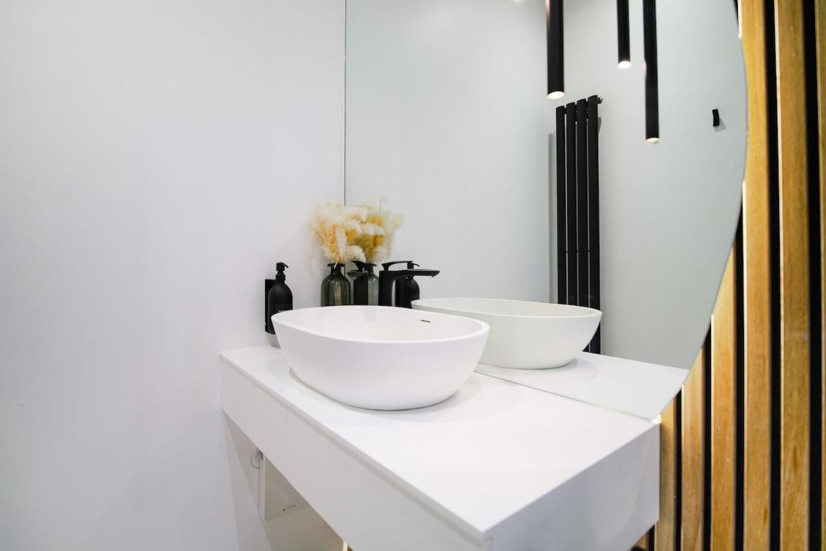 Japandi By The Heim Residences Manchester Buitenkant foto
