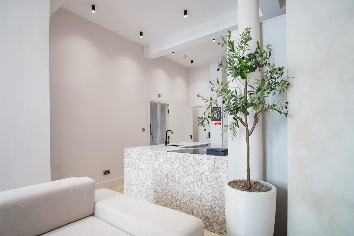 Japandi By The Heim Residences Manchester Buitenkant foto
