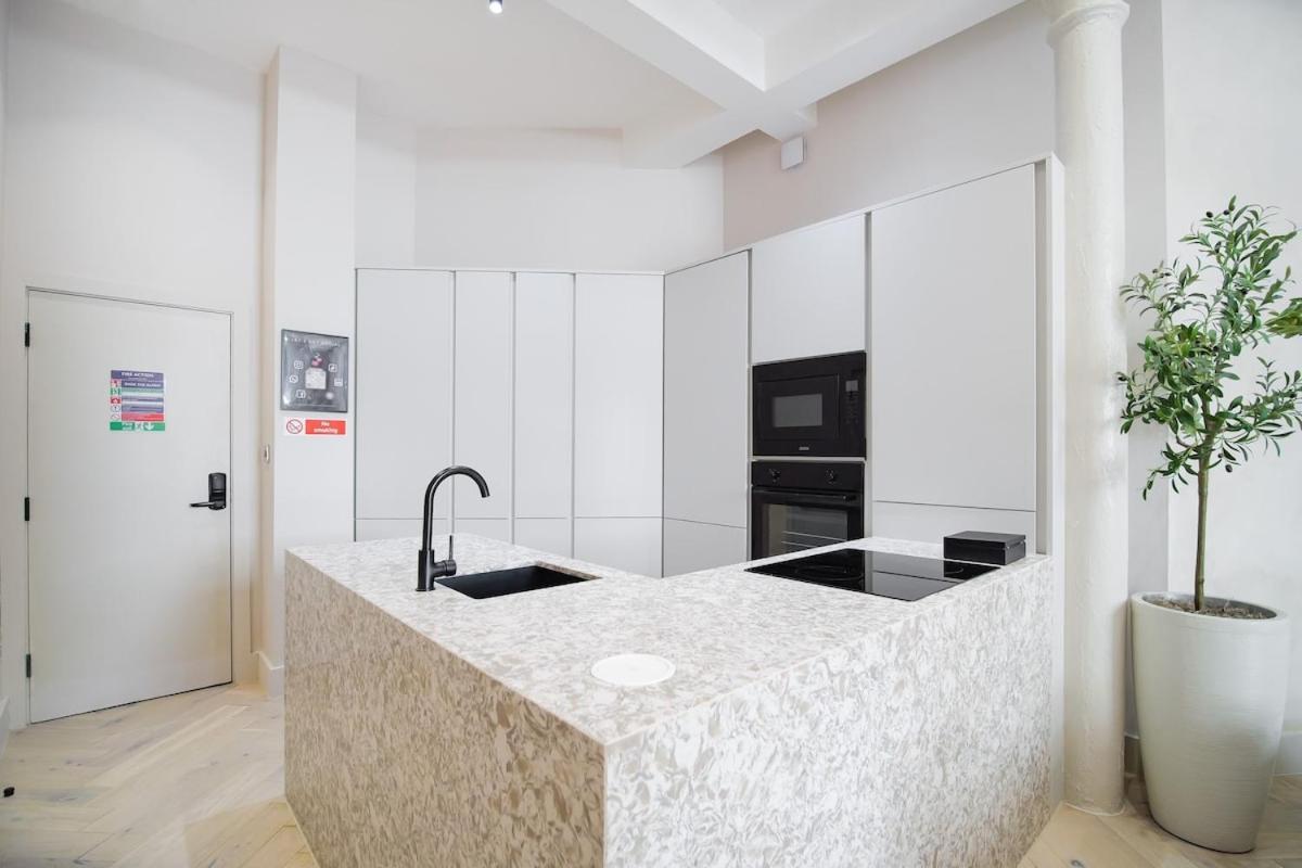 Japandi By The Heim Residences Manchester Buitenkant foto