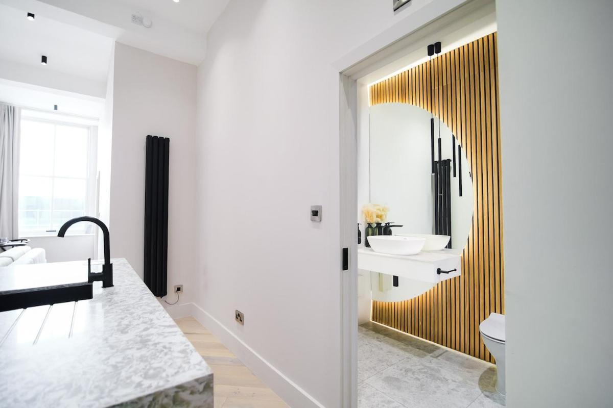 Japandi By The Heim Residences Manchester Buitenkant foto